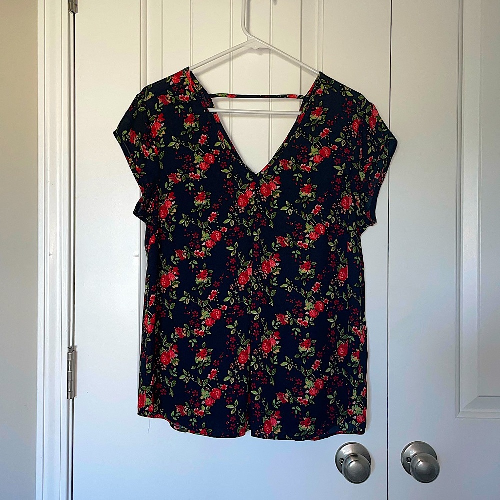 ☀️SUMMER SALE☀️ DR2 Black Short Sleeve Blouse with Floral Print Size M